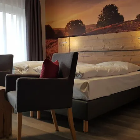 Zur Linde Hotel *